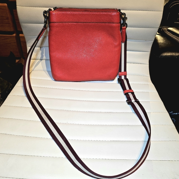 Like New Coach JES Slim Slingpack Purse MIAMI RED Crossbody Horse & Carriage - Picture 6 of 6